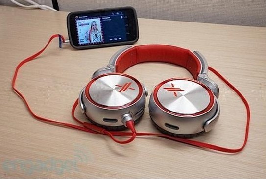 索尼发布X因素主题耳机MDR-X10+售300美元